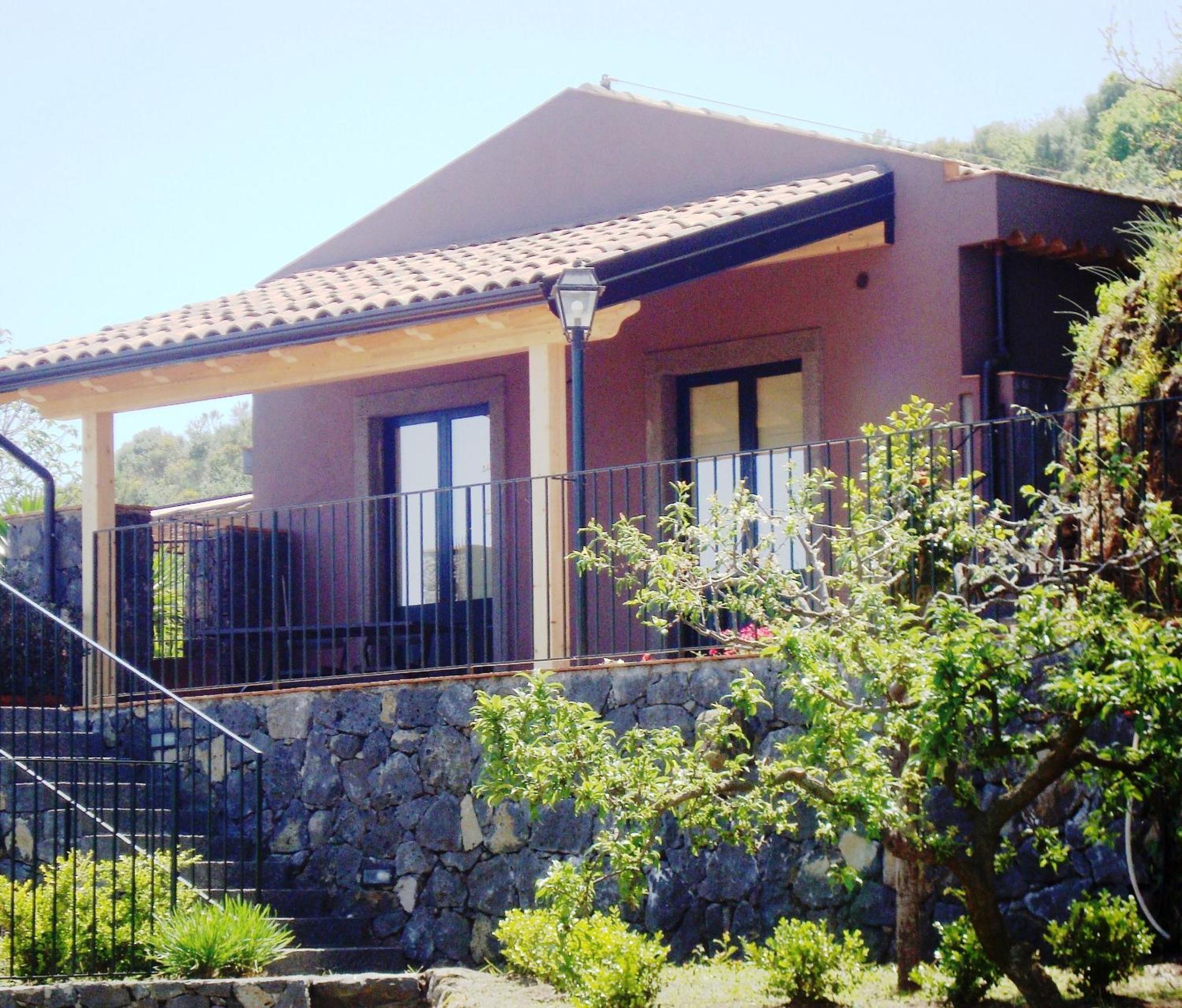 Casa Vacanze Dietroserra Holiday home Viagrande